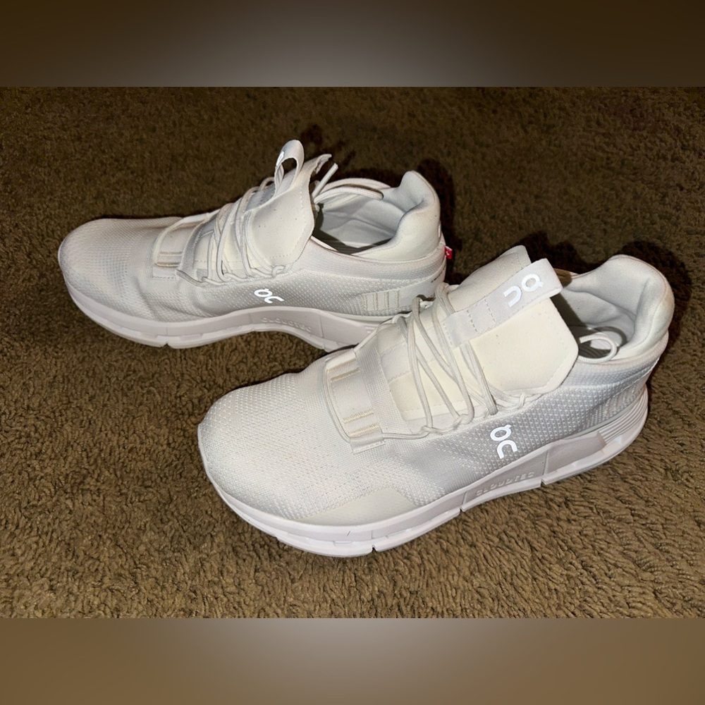 Women’s white on clouds size 8.5 worn twice in like new condition